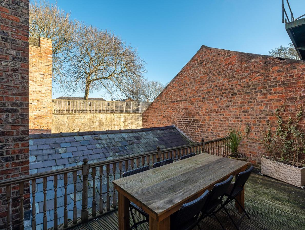 Roman Walls View York Ngoại thất bức ảnh